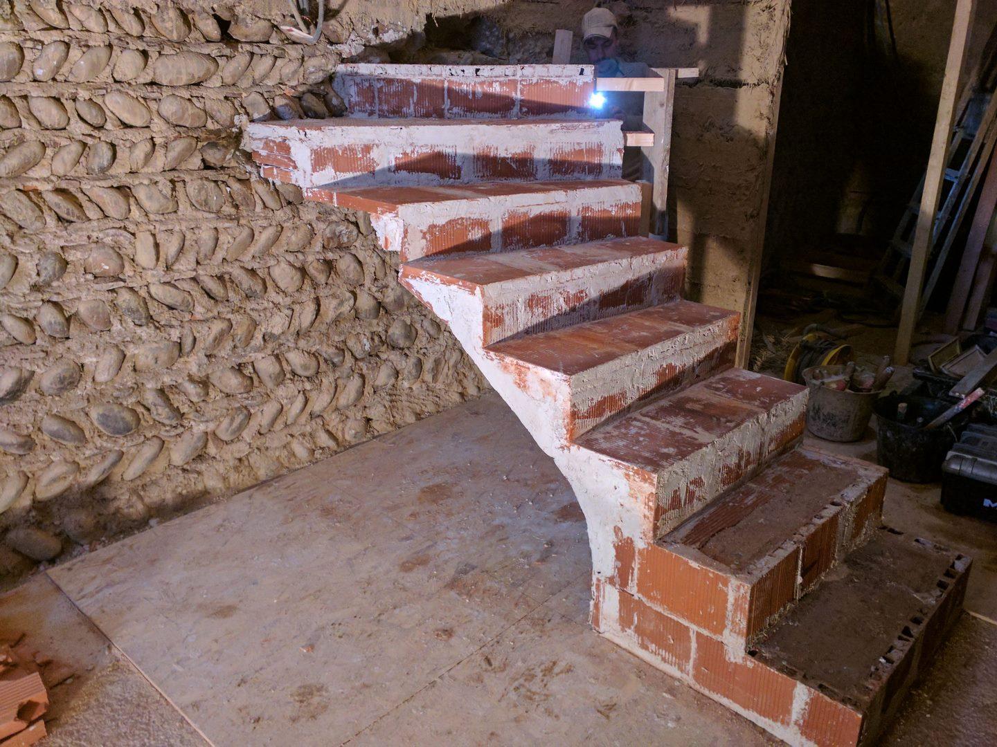 Escalier sur voûte sarrasine à Semons