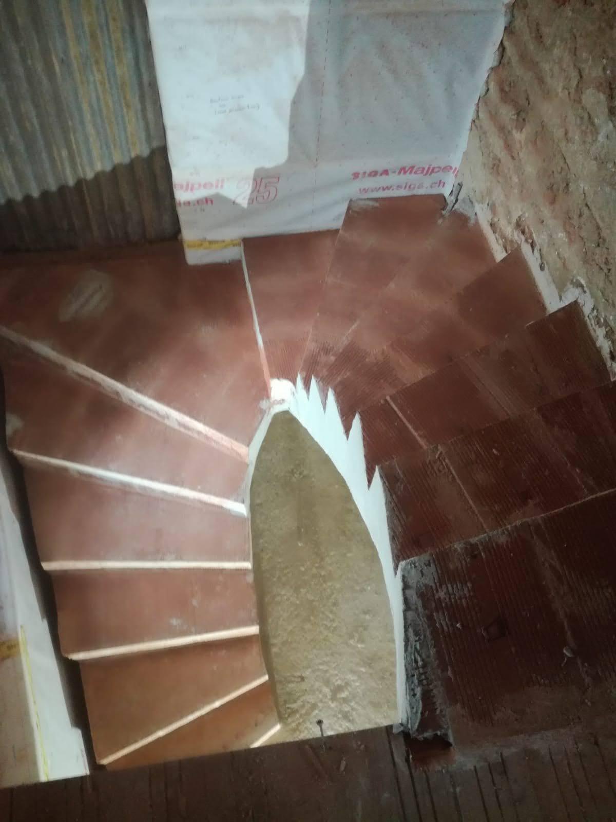 Escalier sur voûte sarrasine à Domarin
